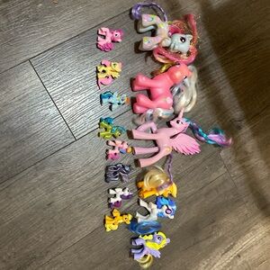 11 My Little Pony Minis & 3 big ponies